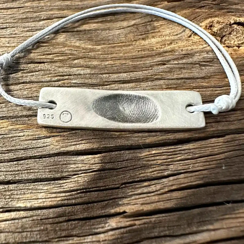 Barren-Hundemarke aus Bronze mit Patina