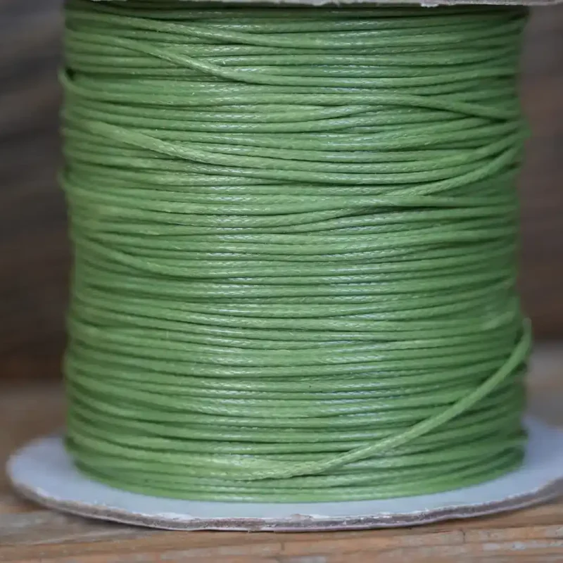 Hundemarke mit Lederband in Farbe lindgruen