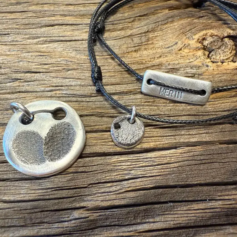 Handgefertigte Hundemarke aus Sam's Manufaktur — Variante #1